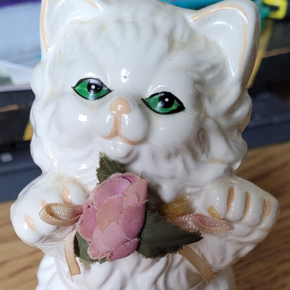 Set of 2 white cat trinkets